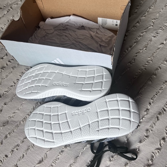 Women’s size 7.5 NWT adidas running shoes - Picture 4 of 6